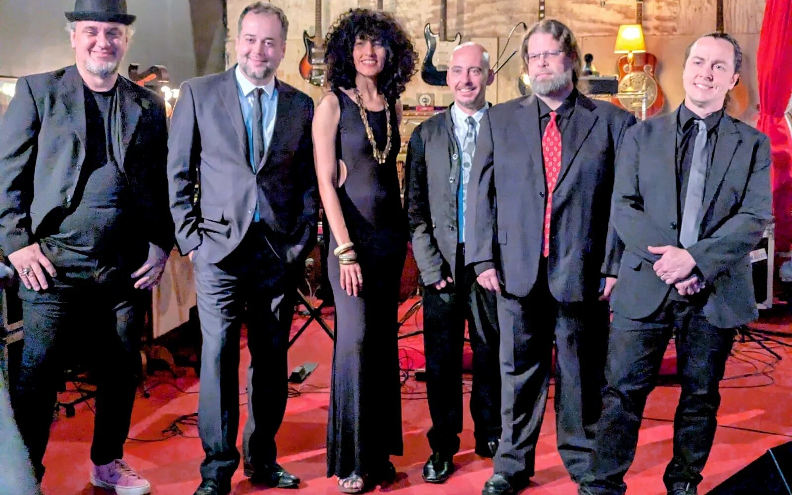 Integrantes da Softy Machine reunidos durante a live session